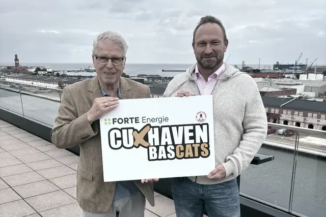 Saisonauftakt auf der Dachterrasse mit Blick über den Cuxhavener Hafen
